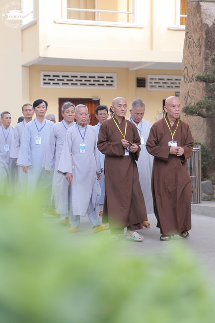 Dharma talk Educating today's young generation in the 102nd Seven-day Retreat