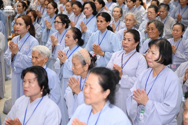 Dharma talk Educating today's young generation in the 102nd Seven-day Retreat