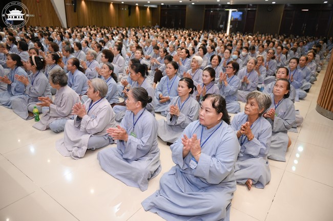 Dharma talk Educating today's young generation in the 102nd Seven-day Retreat