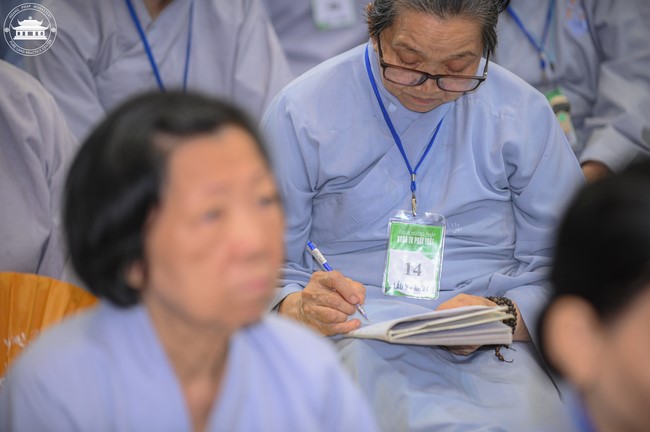 Dharma talk Educating today's young generation in the 102nd Seven-day Retreat