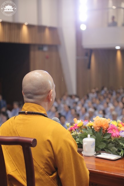 Dharma talk Educating today's young generation in the 102nd Seven-day Retreat