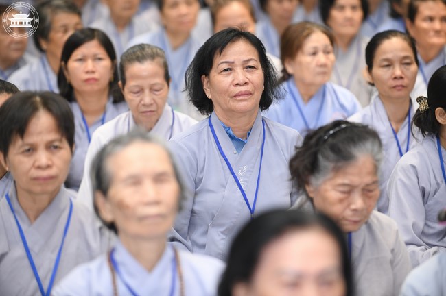 Dharma talk Educating today's young generation in the 102nd Seven-day Retreat