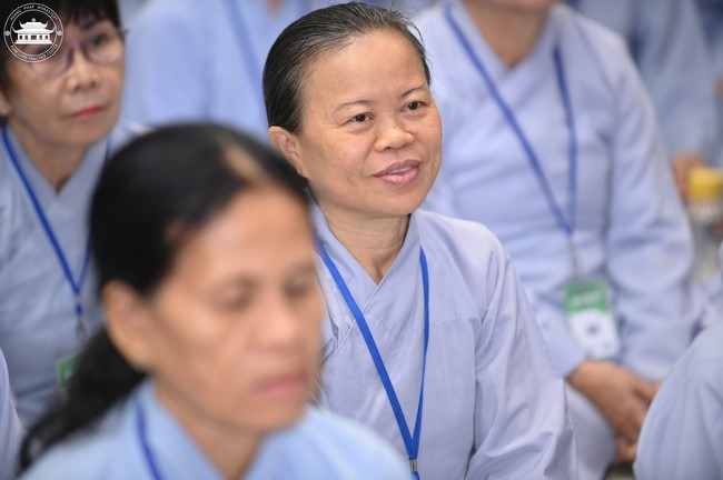 Dharma talk Educating today's young generation in the 102nd Seven-day Retreat