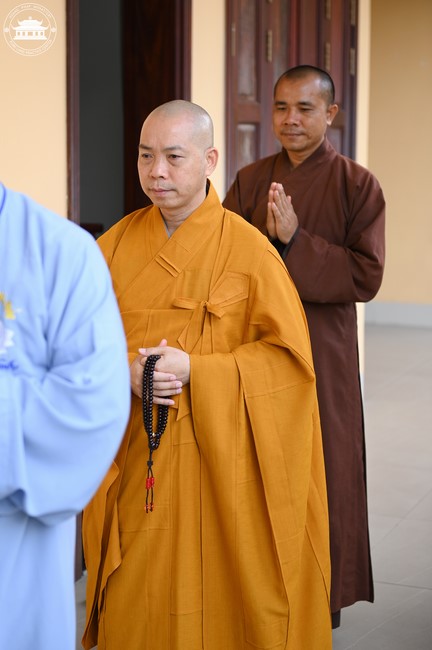 Dharma talk Educating today's young generation in the 102nd Seven-day Retreat