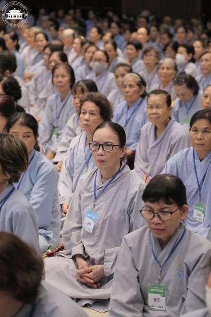 Dharma talk Educating today's young generation in the 102nd Seven-day Retreat