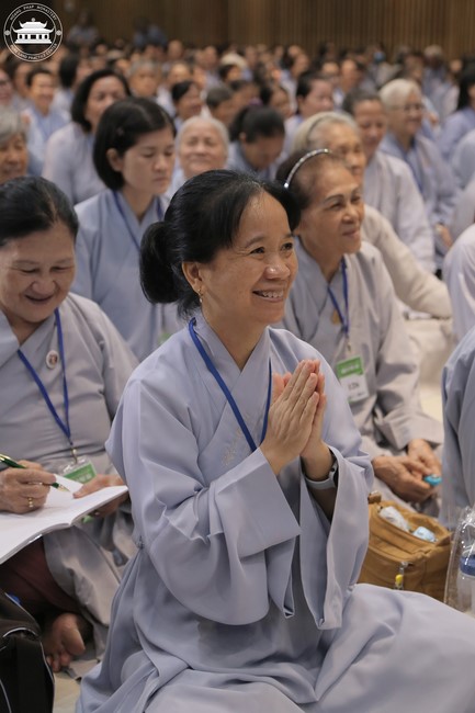 Dharma talk Educating today's young generation in the 102nd Seven-day Retreat