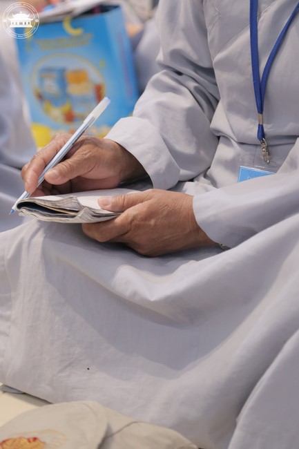 Dharma talk Educating today's young generation in the 102nd Seven-day Retreat