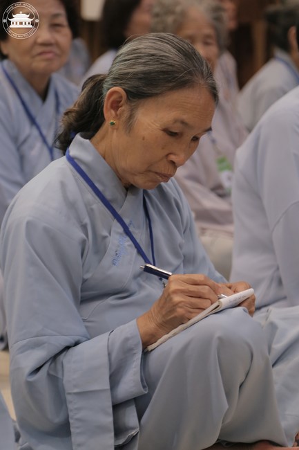 Dharma talk Educating today's young generation in the 102nd Seven-day Retreat