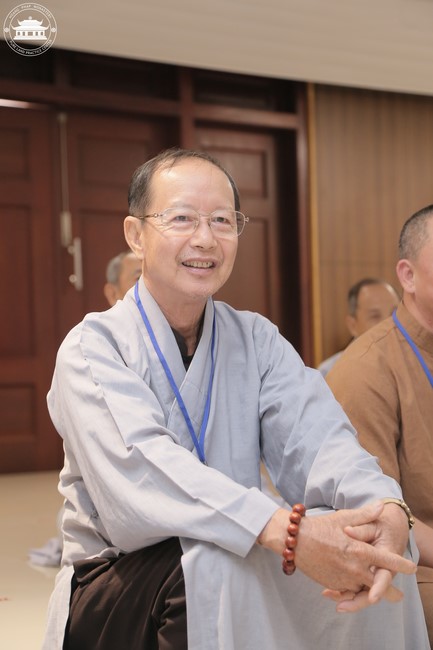 Dharma talk Educating today's young generation in the 102nd Seven-day Retreat