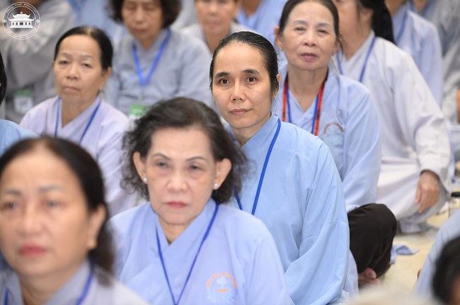 Dharma talk Educating today's young generation in the 102nd Seven-day Retreat