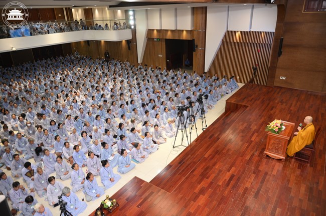 Dharma talk Educating today's young generation in the 102nd Seven-day Retreat