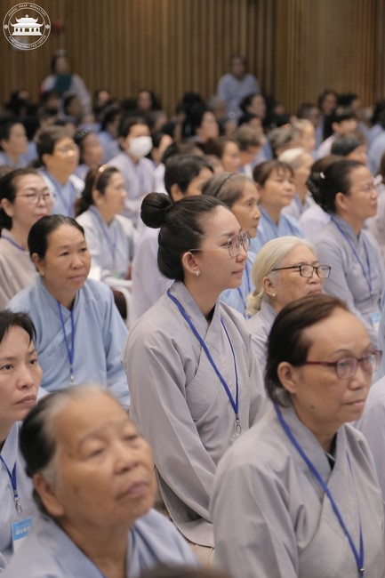 Dharma talk Educating today's young generation in the 102nd Seven-day Retreat