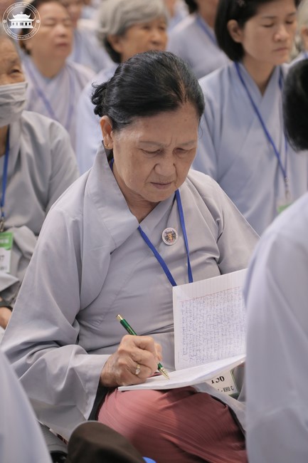 Dharma talk Educating today's young generation in the 102nd Seven-day Retreat