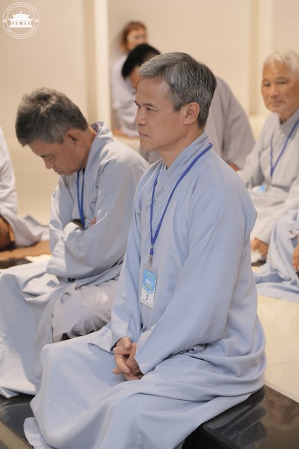 Dharma talk Educating today's young generation in the 102nd Seven-day Retreat