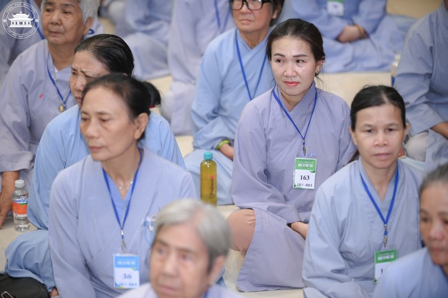 Dharma talk Educating today's young generation in the 102nd Seven-day Retreat