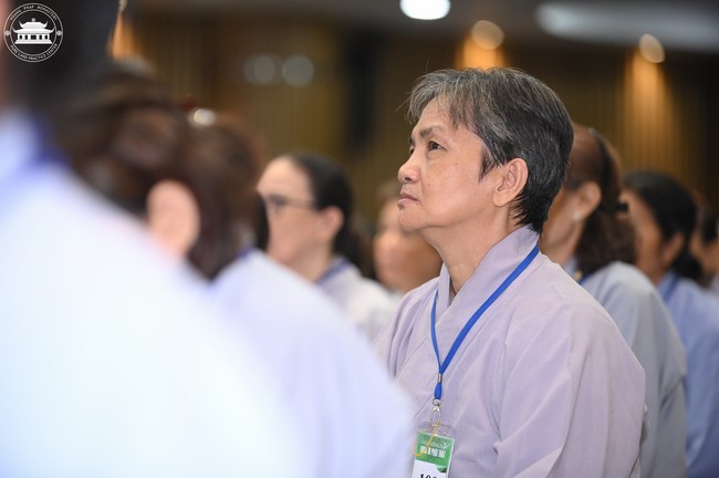 Dharma talk Educating today's young generation in the 102nd Seven-day Retreat