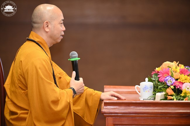 Dharma talk Educating today's young generation in the 102nd Seven-day Retreat