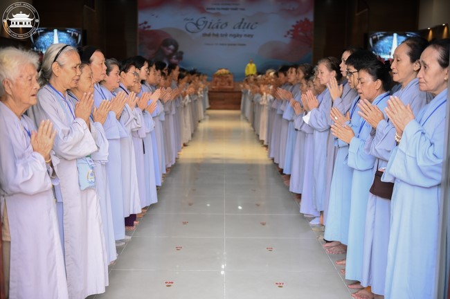 Dharma talk Educating today's young generation in the 102nd Seven-day Retreat