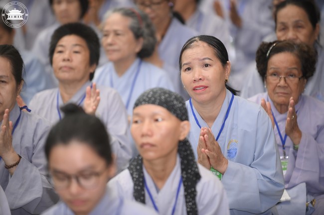 Dharma talk Educating today's young generation in the 102nd Seven-day Retreat