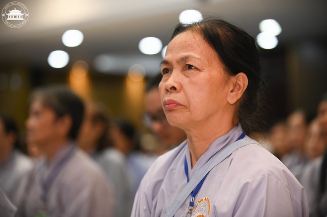 Dharma talk Educating today's young generation in the 102nd Seven-day Retreat