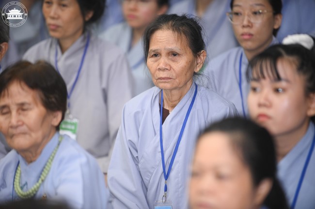 Dharma talk Educating today's young generation in the 102nd Seven-day Retreat