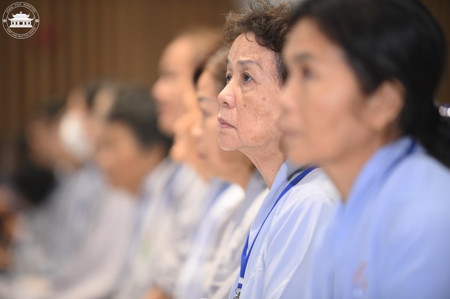 Dharma talk Educating today's young generation in the 102nd Seven-day Retreat