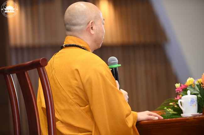 Dharma talk Educating today's young generation in the 102nd Seven-day Retreat
