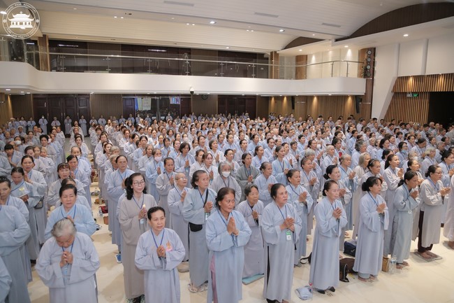 Dharma talk Educating today's young generation in the 102nd Seven-day Retreat