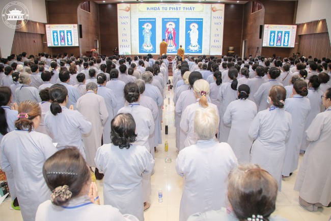 Dharma talk Educating today's young generation in the 102nd Seven-day Retreat