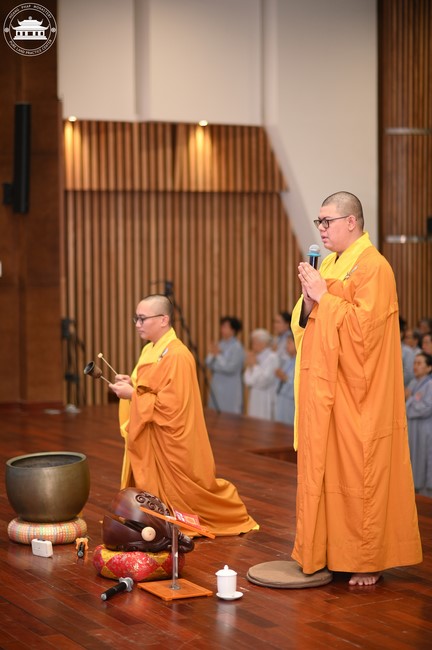 Dharma talk Educating today's young generation in the 102nd Seven-day Retreat