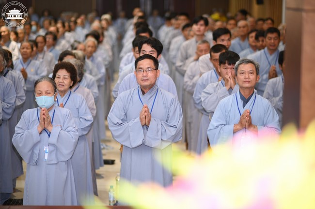 Dharma talk Educating today's young generation in the 102nd Seven-day Retreat