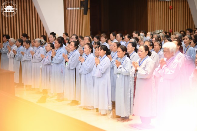 Dharma talk Educating today's young generation in the 102nd Seven-day Retreat