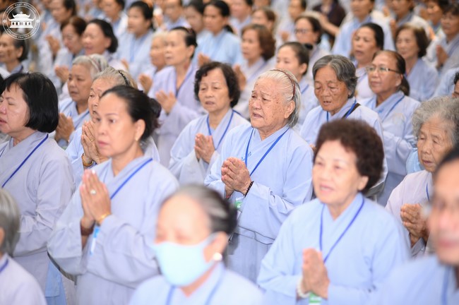 Dharma talk Educating today's young generation in the 102nd Seven-day Retreat