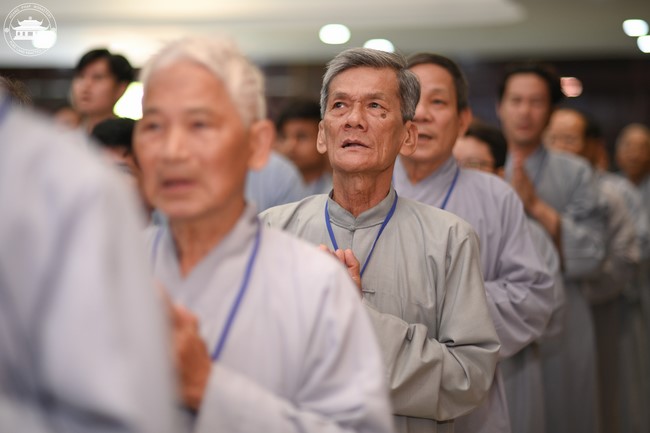 Dharma talk Educating today's young generation in the 102nd Seven-day Retreat