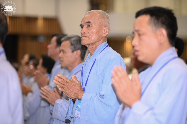 Dharma talk Educating today's young generation in the 102nd Seven-day Retreat