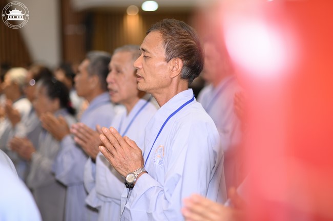 Dharma talk Educating today's young generation in the 102nd Seven-day Retreat