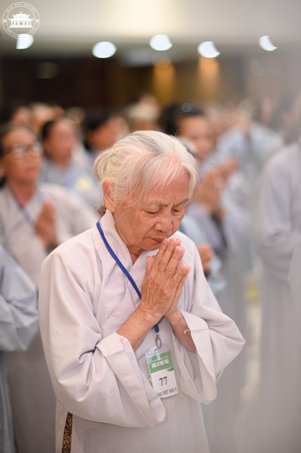 Dharma talk Educating today's young generation in the 102nd Seven-day Retreat