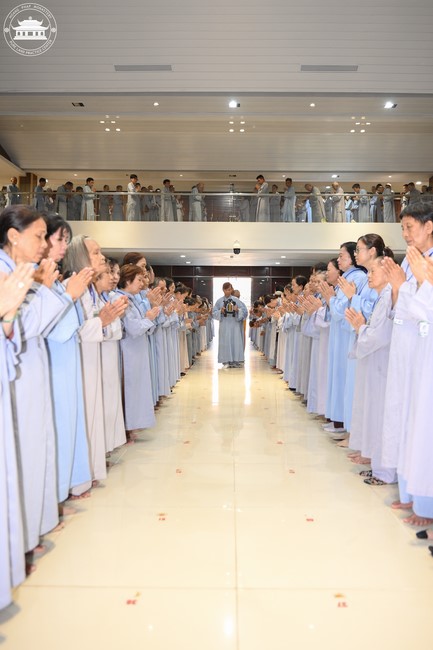 Dharma talk Educating today's young generation in the 102nd Seven-day Retreat