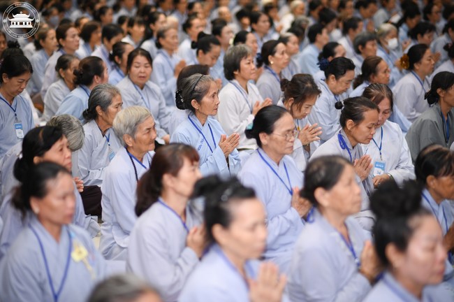Dharma talk Educating today's young generation in the 102nd Seven-day Retreat