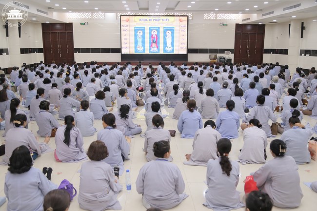 Dharma talk Educating today's young generation in the 102nd Seven-day Retreat