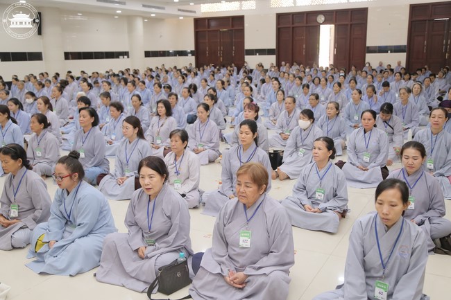 Dharma talk Educating today's young generation in the 102nd Seven-day Retreat