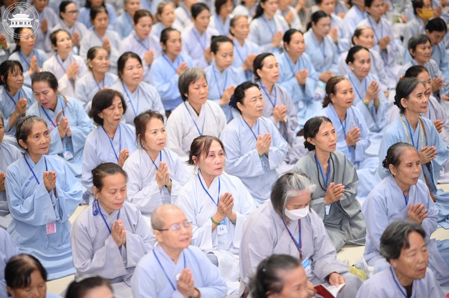 Dharma talk Educating today's young generation in the 102nd Seven-day Retreat