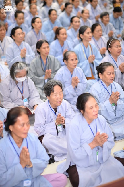 Dharma talk Educating today's young generation in the 102nd Seven-day Retreat