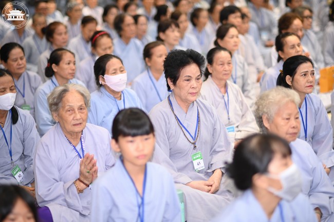 Dharma talk Educating today's young generation in the 102nd Seven-day Retreat
