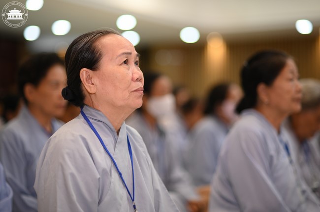 Dharma talk Educating today's young generation in the 102nd Seven-day Retreat