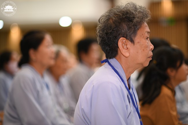 Dharma talk Educating today's young generation in the 102nd Seven-day Retreat