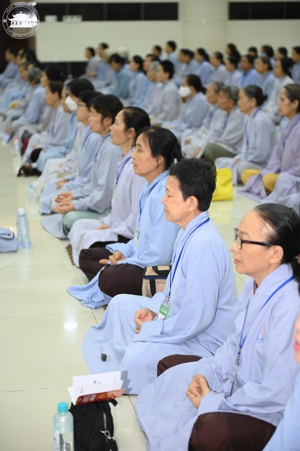 Dharma talk Educating today's young generation in the 102nd Seven-day Retreat