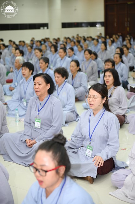 Dharma talk Educating today's young generation in the 102nd Seven-day Retreat