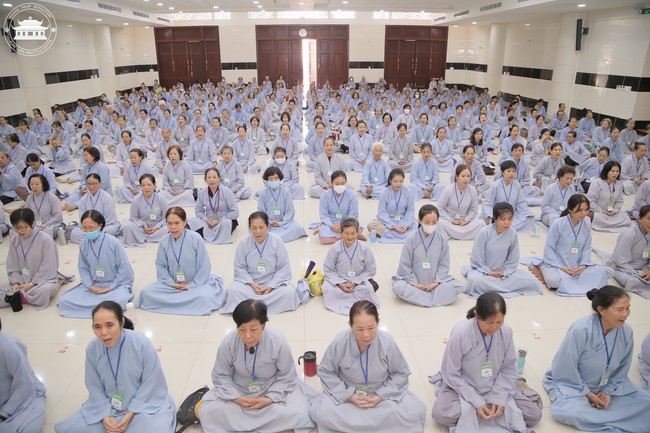 Dharma talk Educating today's young generation in the 102nd Seven-day Retreat