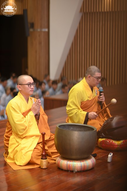 Dharma talk Educating today's young generation in the 102nd Seven-day Retreat